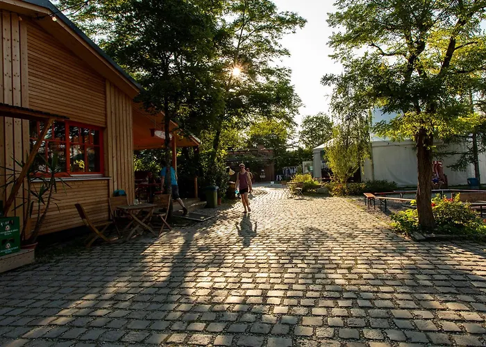 The Tent - Youth Only - Buchung Leider Nur Bis 30 Jahre Moeglich!